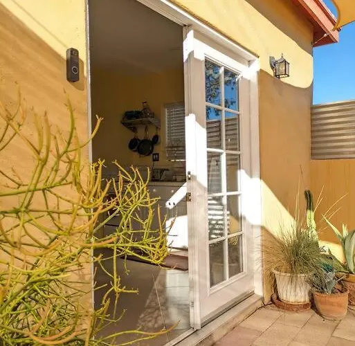 Apartment W/ Private Access And Patio