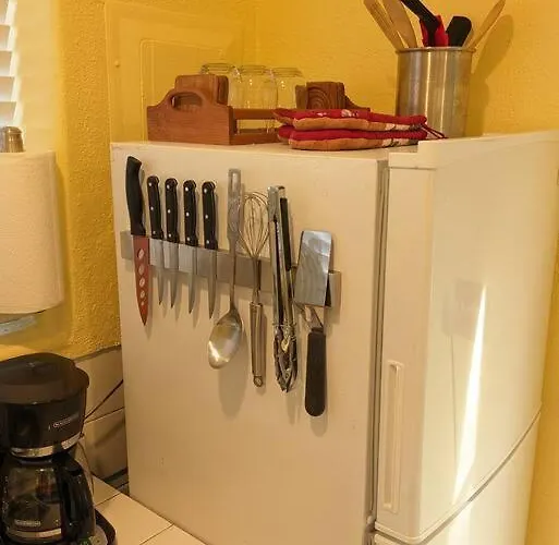 W/ Private Access And Patio Apartment *