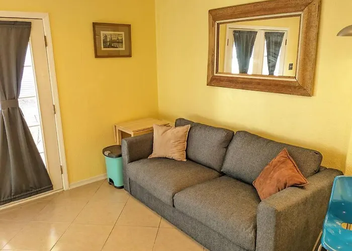 W/ Private Access And Patio Apartment Tucson
