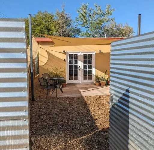 Apartment W/ Private Access And Patio *