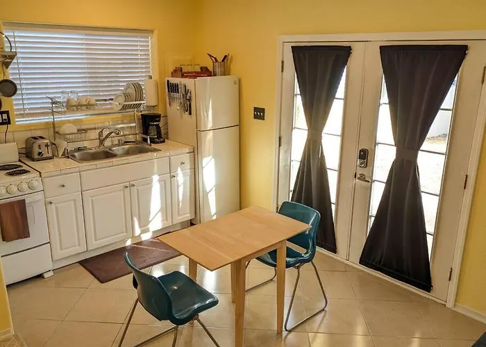 Apartment W/ Private Access And Patio