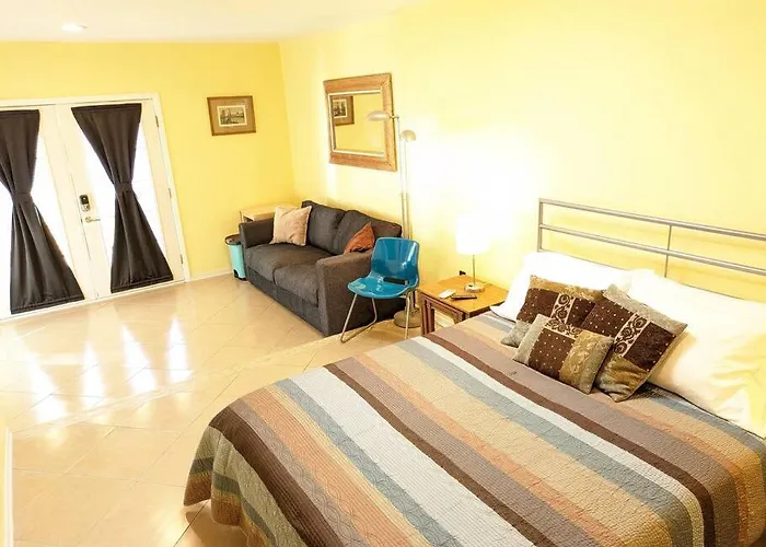 Apartment W/ Private Access And Patio